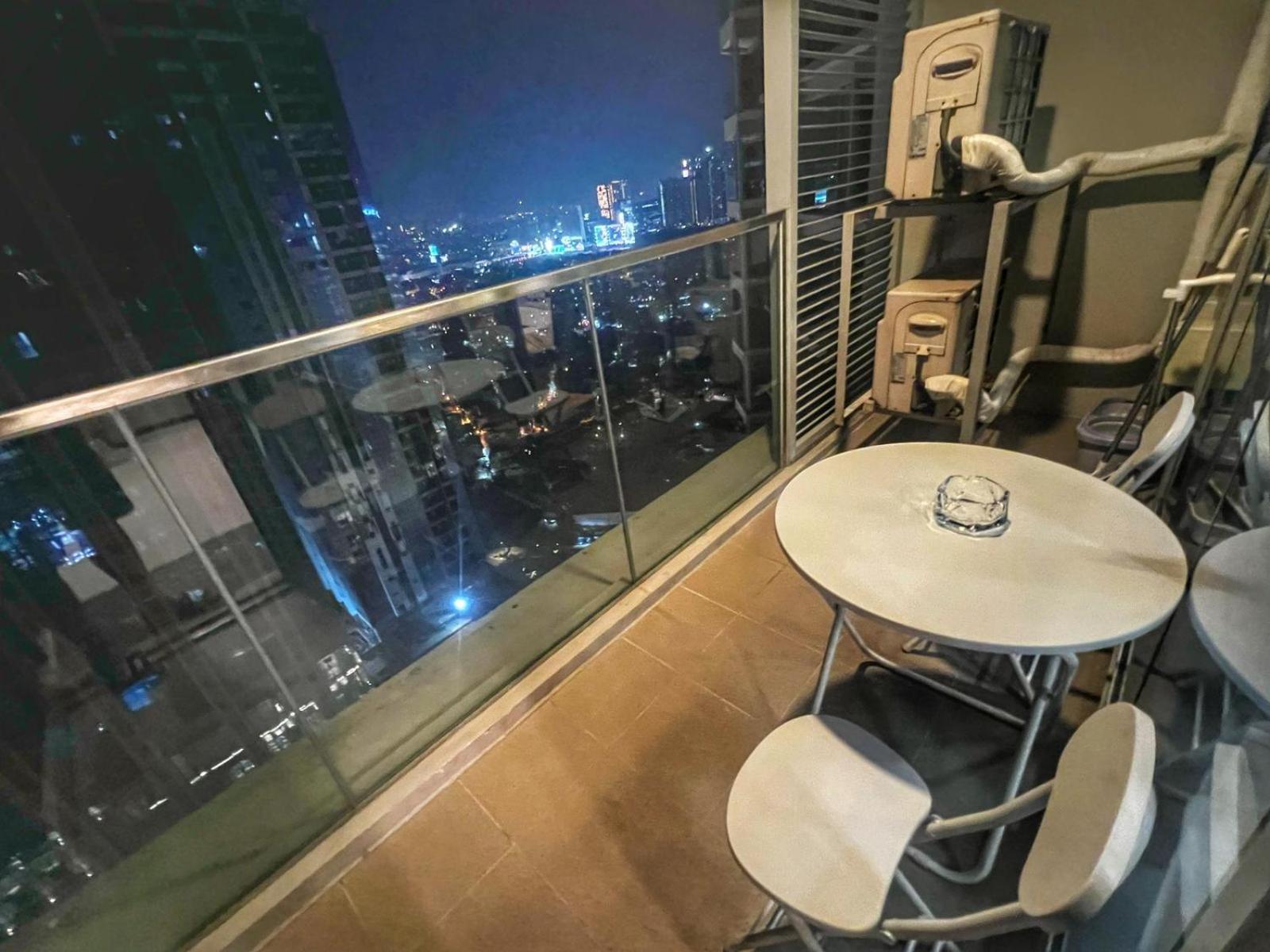 Eg Private House -Bgc Uptown Aparthotel Taguig Buitenkant foto