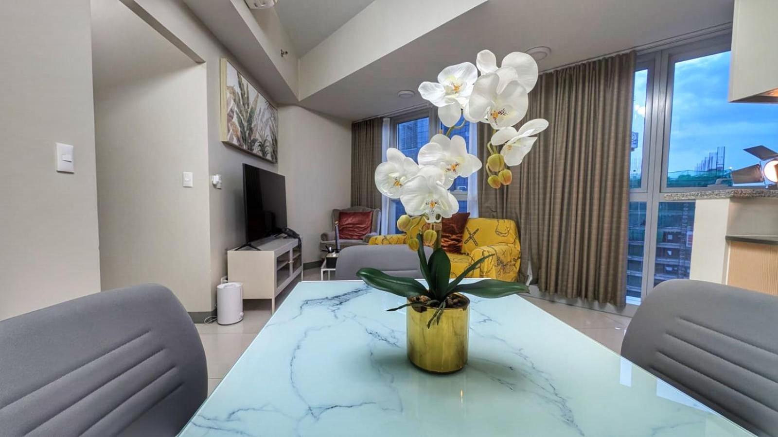Eg Private House -Bgc Uptown Aparthotel Taguig Buitenkant foto