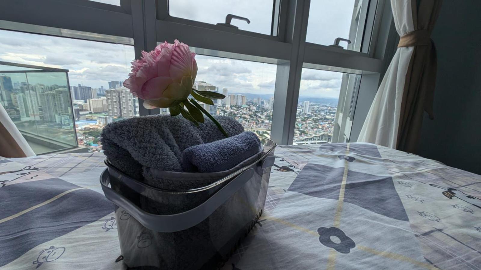 Eg Private House -Bgc Uptown Aparthotel Taguig Buitenkant foto