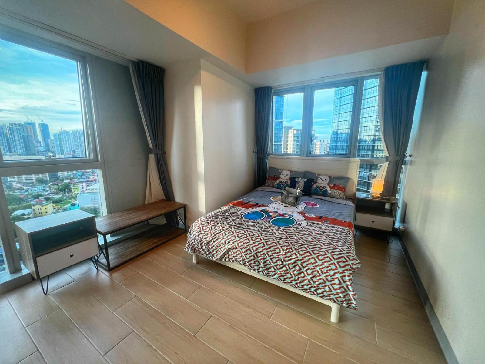 Eg Private House -Bgc Uptown Aparthotel Taguig Buitenkant foto